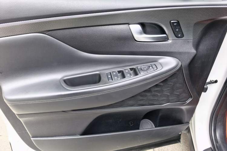 Used Hyundai Santa Fe 2019 380 TGDi TOP Automatic All-Wheel Drive Flagship (HTRAC) – China VI Standard Interior 3
