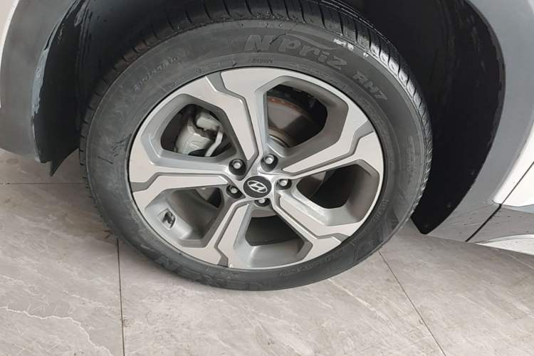 Used Hyundai Santa Fe 2019 380 TGDi GLS Automatic 2WD Luxury Version China VI Standard Left Front Wheel Hub