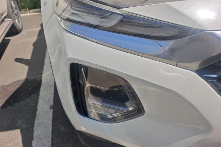 Used Hyundai Santa Fe 2019 380 TGDi DLX Automatic All-Wheel Drive Prestige (HTRAC) China VI Right Front Headlight