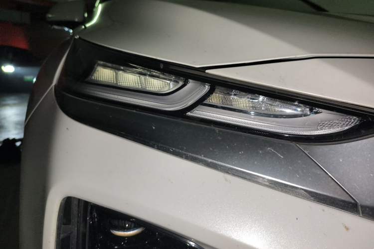 Used Hyundai Santa Fe 2019 380 TGDi DLX Automatic All-Wheel Drive Prestige PLUS (HTRAC) China VI Right Front Headlight