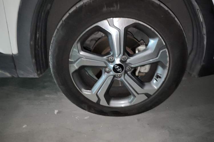 Used Hyundai Santa Fe 2019 380 TGDi DLX Automatic All-Wheel Drive Prestige PLUS (HTRAC) China VI Right Front Wheel Hub