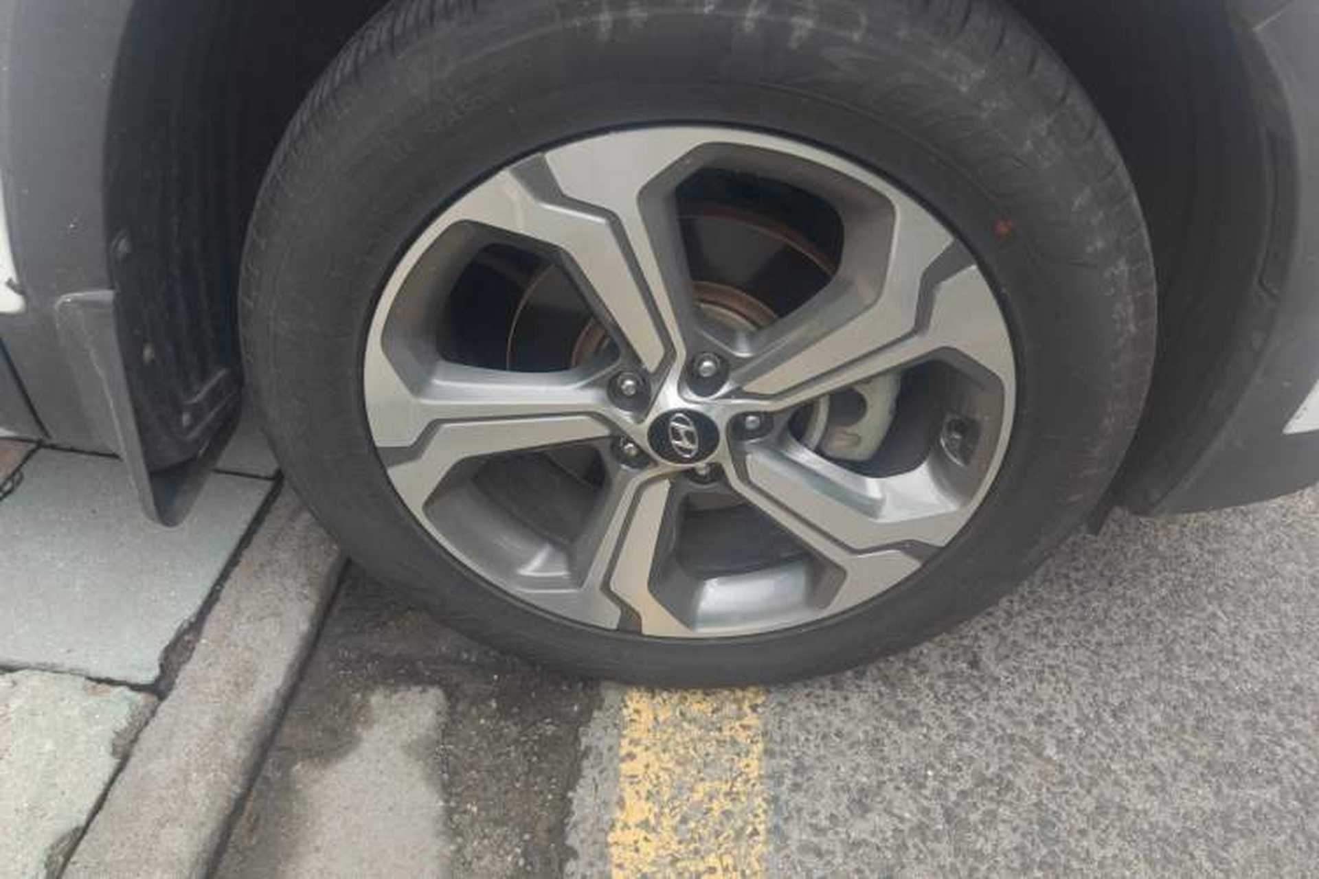 Used Hyundai Santa Fe 2019 380 TGDi DLX Automatic All-Wheel Drive Prestige PLUS (HTRAC) China VI Right Front Wheel Hub