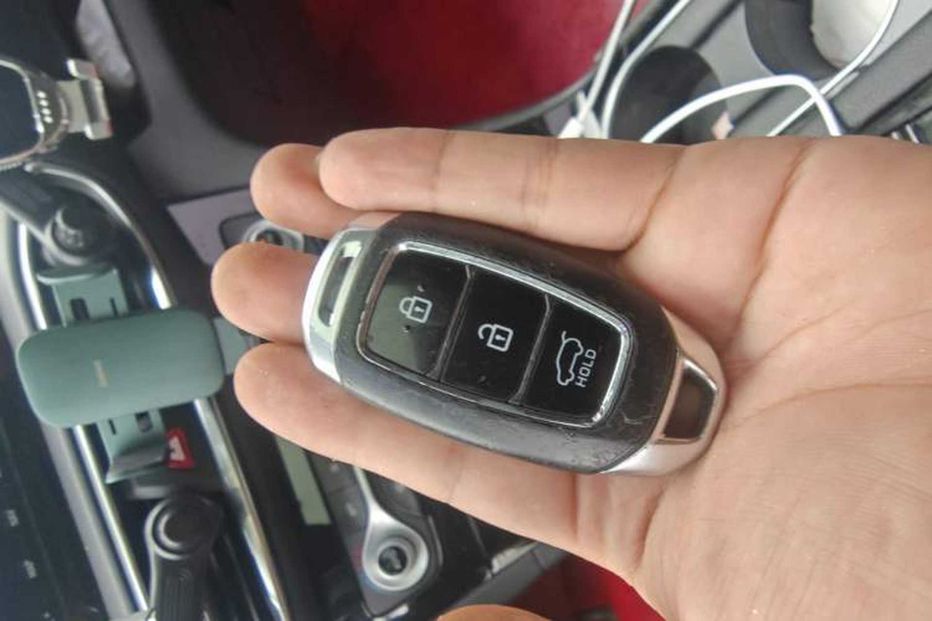 Used Hyundai Santa Fe 2019 380 TGDi DLX Automatic All-Wheel Drive Prestige PLUS (HTRAC) China VI Vehicle Key