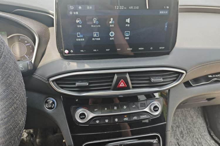 Used Hyundai Santa Fe 2020 380 TGDi Automatic Two-Wheel Drive GLS Luxury Edition Audio And AC Panel