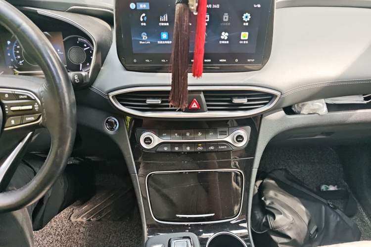Used Hyundai Santa Fe 2020 380 TGDi Automatic All-Wheel Drive DLX HTRAC Prestige PLUS Audio And AC Panel