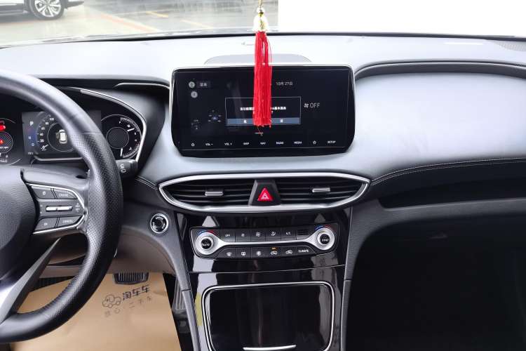 Used Hyundai Santa Fe 2020 380 TGDi Automatic Two-Wheel Drive GLS Luxury Edition Audio And AC Panel