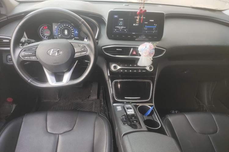Used Hyundai Santa Fe 2020 380 TGDi Automatic Two-Wheel Drive GL Elite Edition Center Console