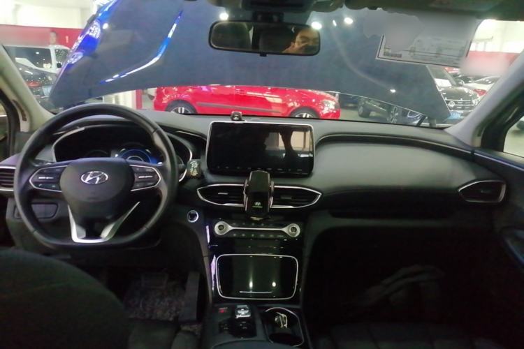 Used Hyundai Santa Fe 2020 380 TGDi Automatic Two-Wheel Drive GLS Luxury Edition Center Console