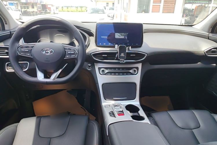 Used Hyundai Santa Fe 2020 380 TGDi Automatic All-Wheel Drive DLX HTRAC Prestige PLUS Center Console