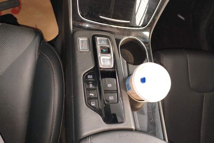 Used Hyundai Santa Fe 2020 380 TGDi Automatic Two-Wheel Drive GLS Luxury Edition Gear Lever