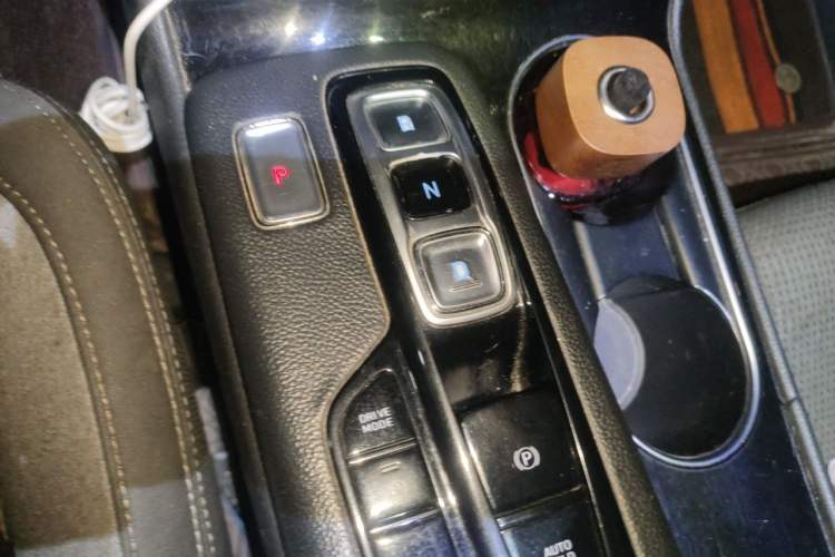 Used Hyundai Santa Fe 2020 380 TGDi Automatic Two-Wheel Drive GL Elite Edition Gear Lever