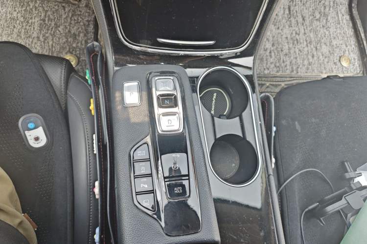 Used Hyundai Santa Fe 2020 380 TGDi Automatic Two-Wheel Drive GLS Luxury Edition Gear Lever
