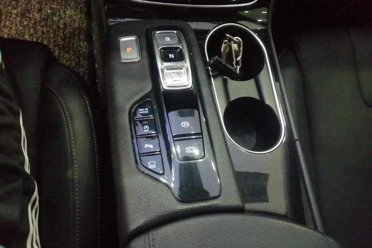 Used Hyundai Santa Fe 2020 380 TGDi Automatic Two-Wheel Drive GLS Luxury Edition Gear Lever