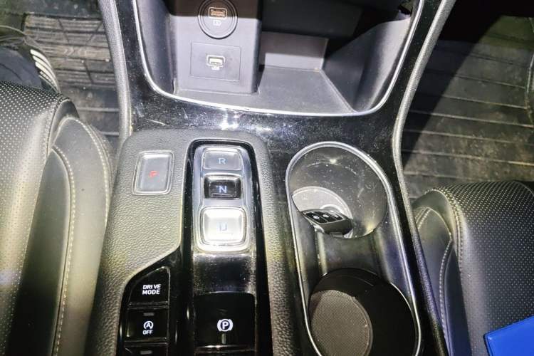 Used Hyundai Santa Fe 2020 380 TGDi Automatic Two-Wheel Drive GLS Luxury Edition Gear Lever