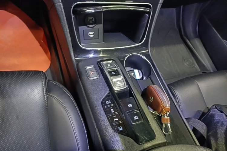 Used Hyundai Santa Fe 2020 380 TGDi Automatic Two-Wheel Drive GLS Luxury Edition Gear Lever