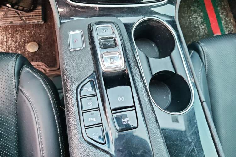 Used Hyundai Santa Fe 2020 380 TGDi Automatic Two-Wheel Drive GLS Luxury Edition Gear Lever