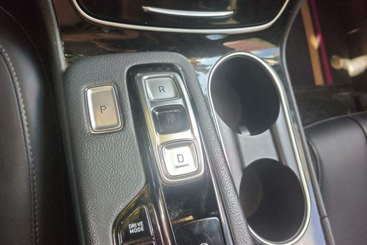 Used Hyundai Santa Fe 2020 380 TGDi Automatic Two-Wheel Drive GLS Luxury Edition Gear Lever