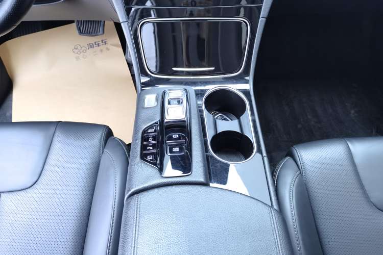 Used Hyundai Santa Fe 2020 380 TGDi Automatic Two-Wheel Drive GLS Luxury Edition Gear Lever