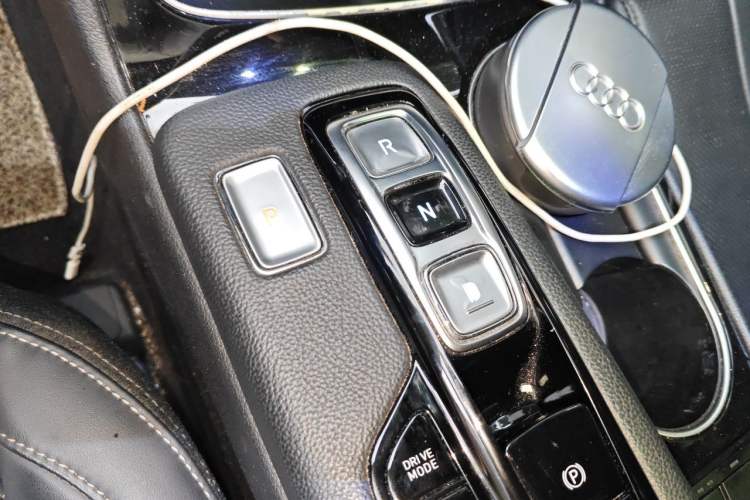 Used Hyundai Santa Fe 2020 380 TGDi Automatic Two-Wheel Drive DLX Prestige Edition PLUS Gear Lever