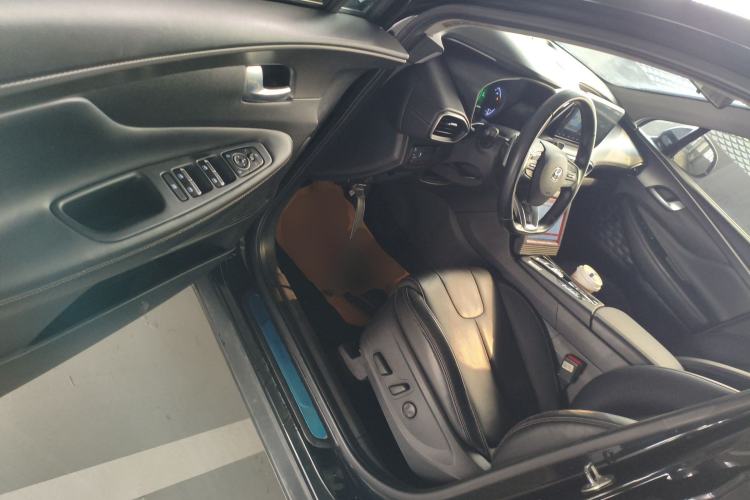 Used Hyundai Santa Fe 2020 380 TGDi Automatic Two-Wheel Drive GLS Luxury Edition Interior 3