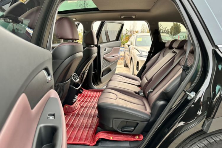 Used Hyundai Santa Fe 2020 380 TGDi Automatic Two-Wheel Drive GLS Luxury Edition Interior 3