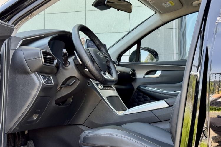 Used Hyundai Santa Fe 2020 380 TGDi Automatic All-Wheel Drive DLX HTRAC Prestige PLUS Interior 4