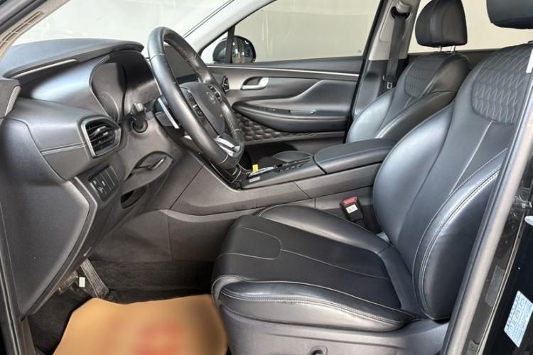 Used Hyundai Santa Fe 2020 380 TGDi Automatic Two-Wheel Drive GLS Luxury Edition Interior 6