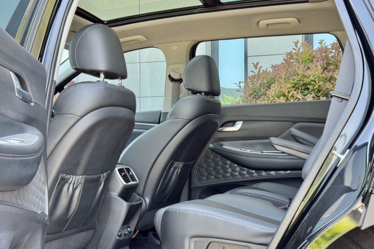 Used Hyundai Santa Fe 2020 380 TGDi Automatic All-Wheel Drive DLX HTRAC Prestige PLUS Interior 7