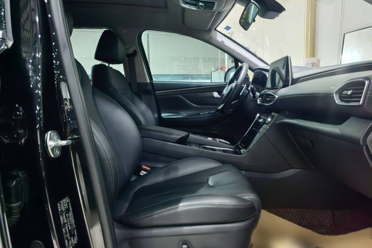 Used Hyundai Santa Fe 2020 380 TGDi Automatic All-Wheel Drive DLX HTRAC Prestige PLUS Interior 8