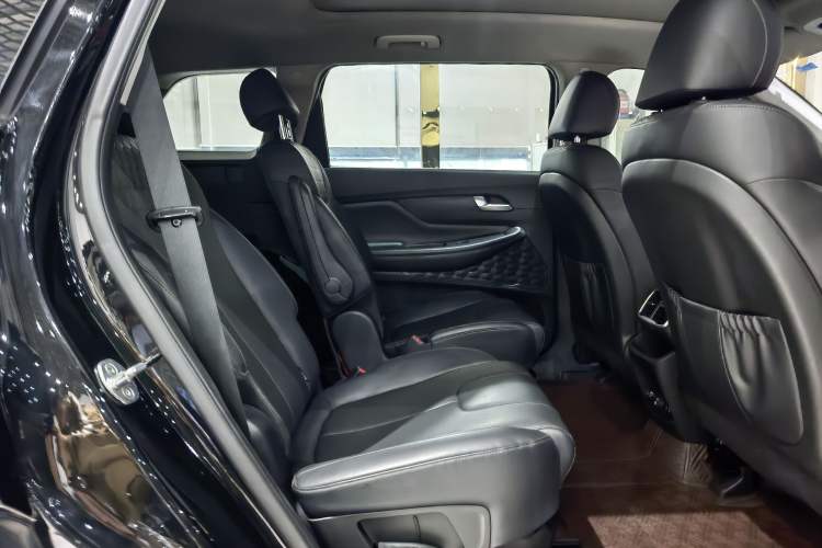 Used Hyundai Santa Fe 2020 380 TGDi Automatic All-Wheel Drive DLX HTRAC Prestige PLUS Interior 9