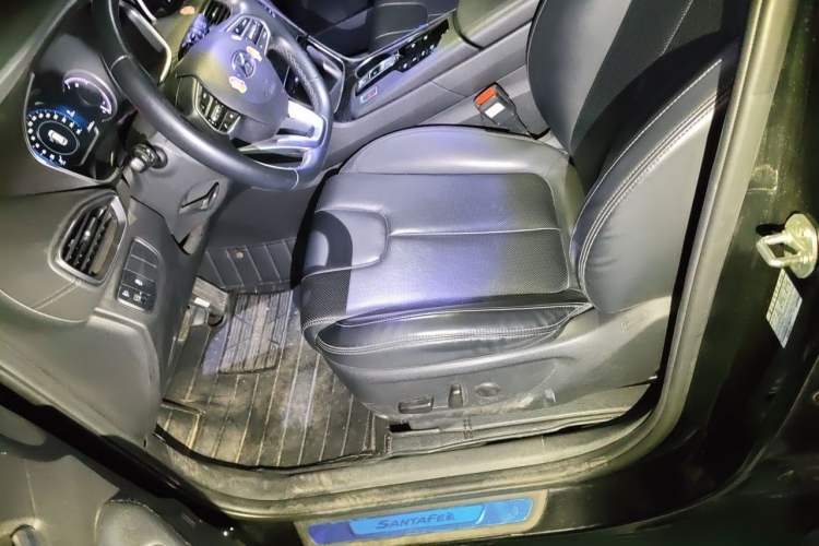 Used Hyundai Santa Fe 2020 380 TGDi Automatic Two-Wheel Drive GLS Luxury Edition Left Front Seat