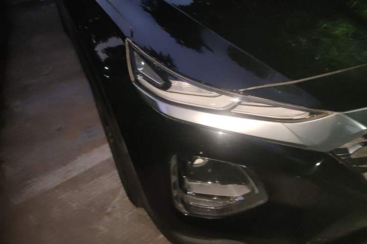 Used Hyundai Santa Fe 2020 380 TGDi Automatic Two-Wheel Drive GL Elite Edition Right Front Headlight