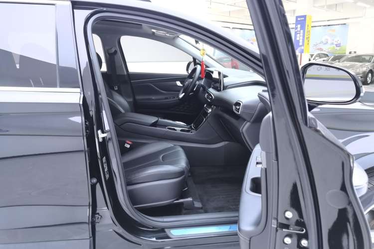 Used Hyundai Santa Fe 2020 380 TGDi Automatic Two-Wheel Drive GLS Luxury Edition Right Front Seat
