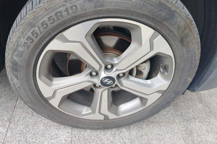 Used Hyundai Santa Fe 2020 380 TGDi Automatic Two-Wheel Drive GLS Luxury Edition Right Front Wheel Hub