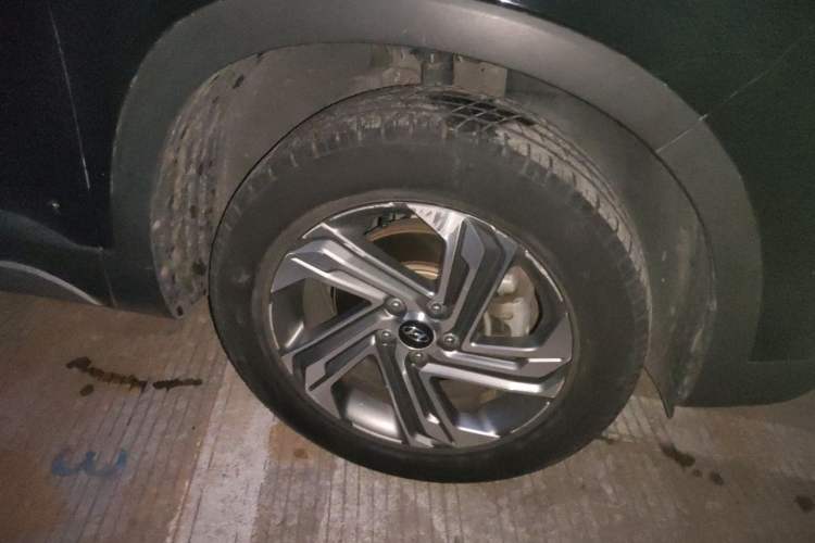 Used Hyundai Santa Fe 2020 380 TGDi Automatic Two-Wheel Drive GL Elite Edition Right Front Wheel Hub