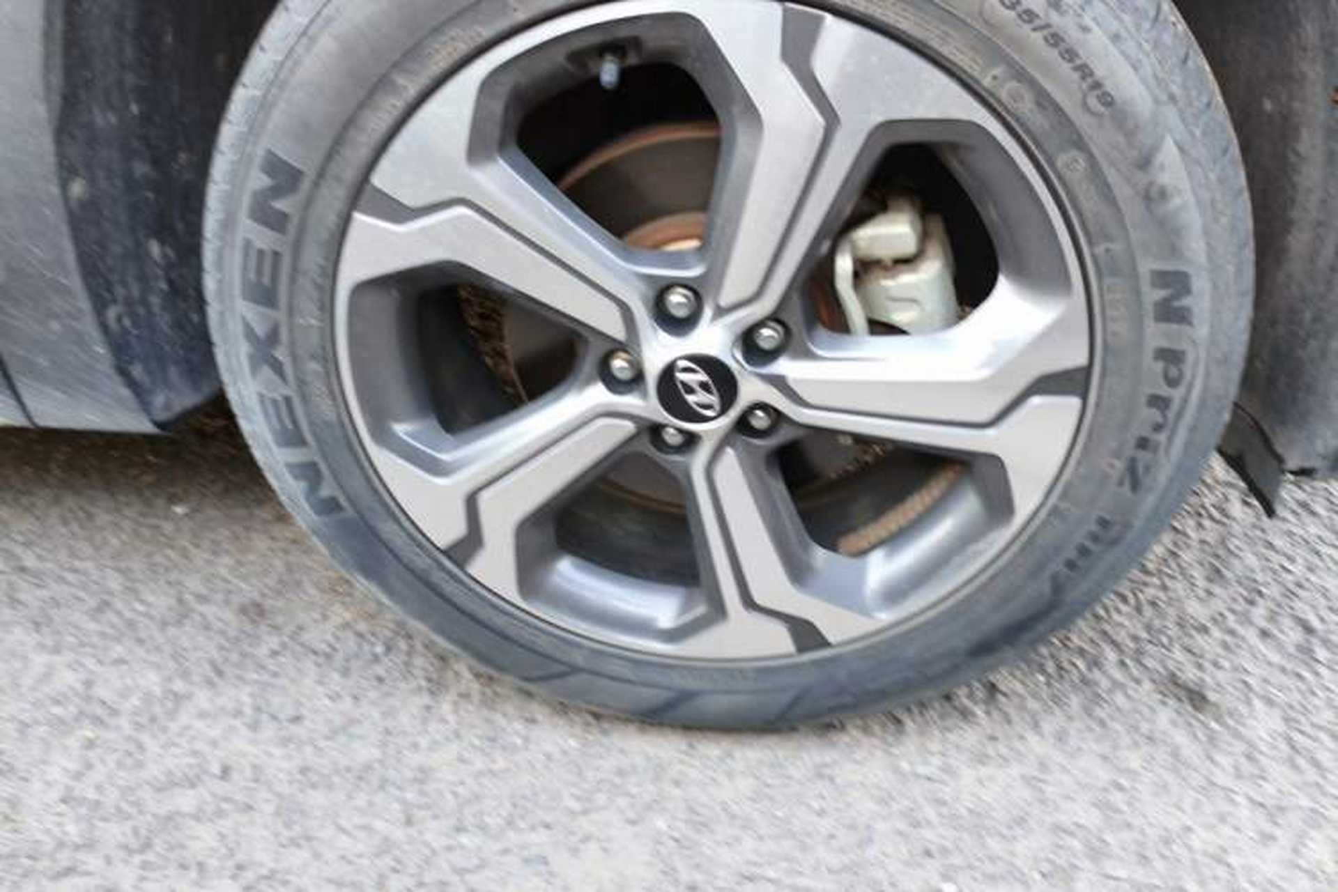 Used Hyundai Santa Fe 2020 380 TGDi Automatic Two-Wheel Drive GLS Luxury Edition Right Front Wheel Hub