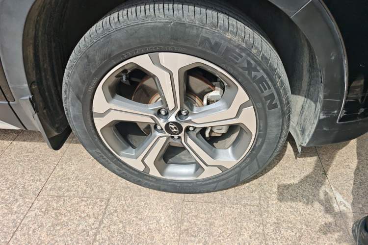 Used Hyundai Santa Fe 2020 380 TGDi Automatic All-Wheel Drive DLX HTRAC Prestige PLUS Right Front Wheel Hub