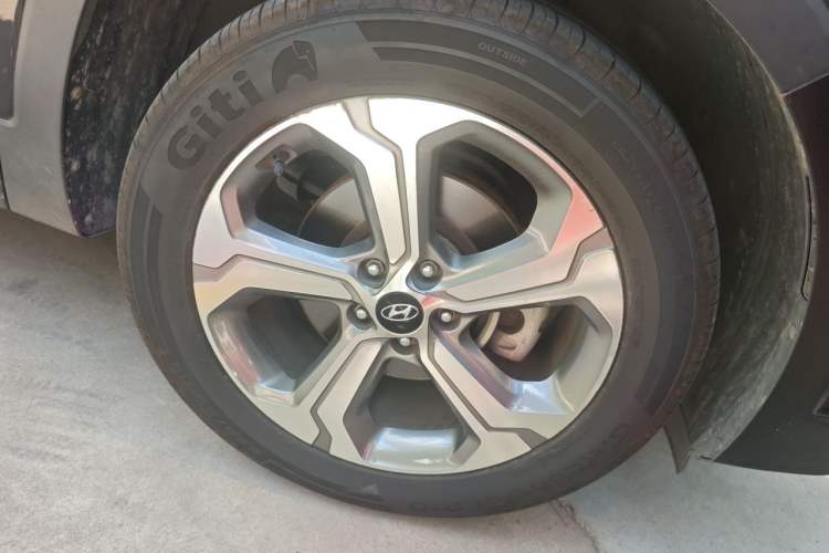 Used Hyundai Santa Fe 2020 380 TGDi Automatic Two-Wheel Drive GLS Luxury Edition Right Front Wheel Hub
