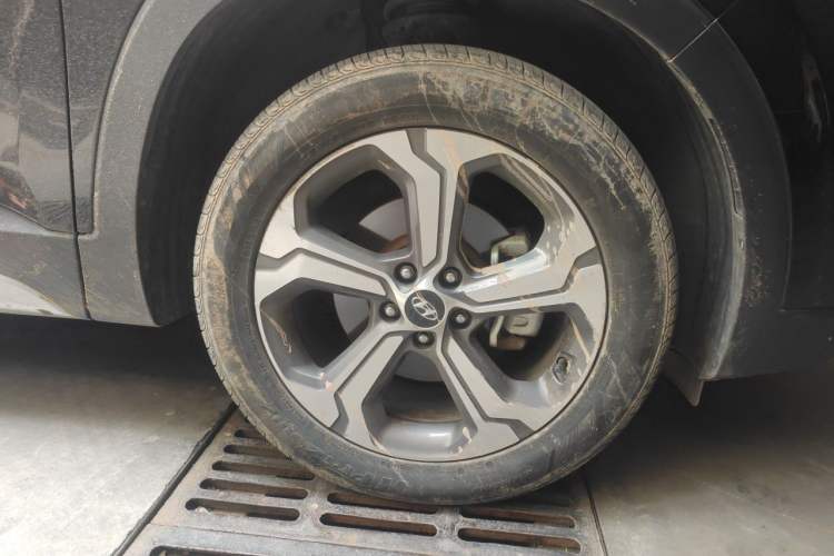 Used Hyundai Santa Fe 2020 380 TGDi Automatic All-Wheel Drive DLX HTRAC Prestige PLUS Right Front Wheel Hub