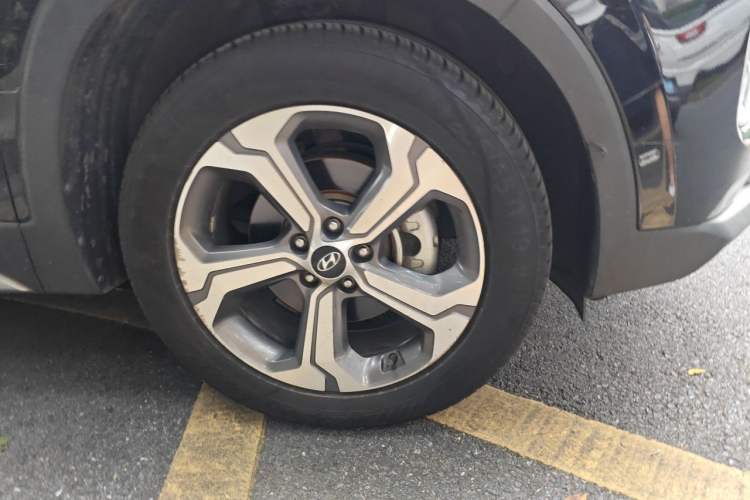Used Hyundai Santa Fe 2020 380 TGDi Automatic Two-Wheel Drive DLX Prestige Edition PLUS Right Front Wheel Hub