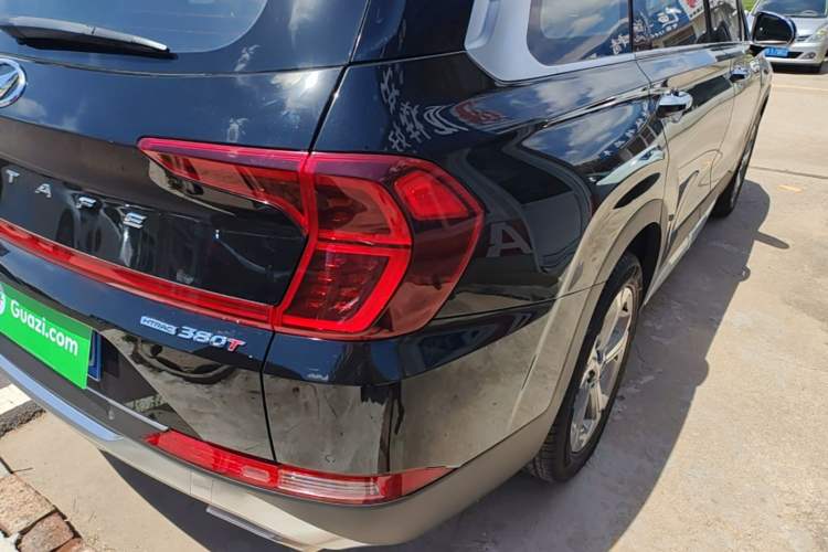 Used Hyundai Santa Fe 2020 380 TGDi Automatic All-Wheel Drive DLX HTRAC Prestige PLUS Right Rear Taillight