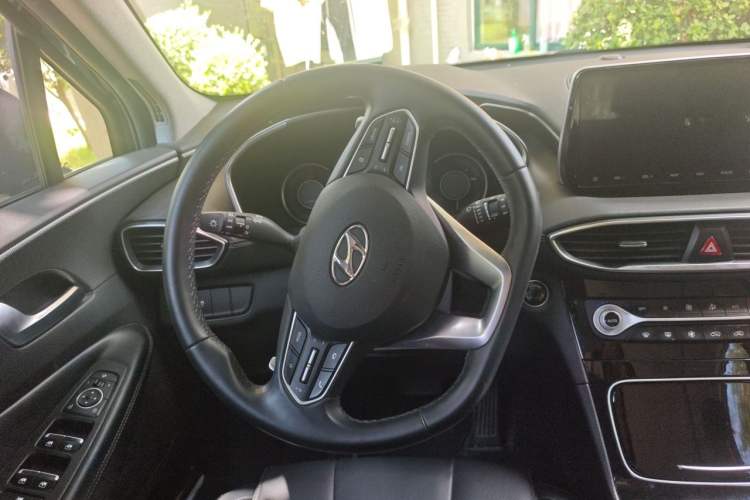 Used Hyundai Santa Fe 2020 380 TGDi Automatic Two-Wheel Drive GLS Luxury Edition Steering Wheel