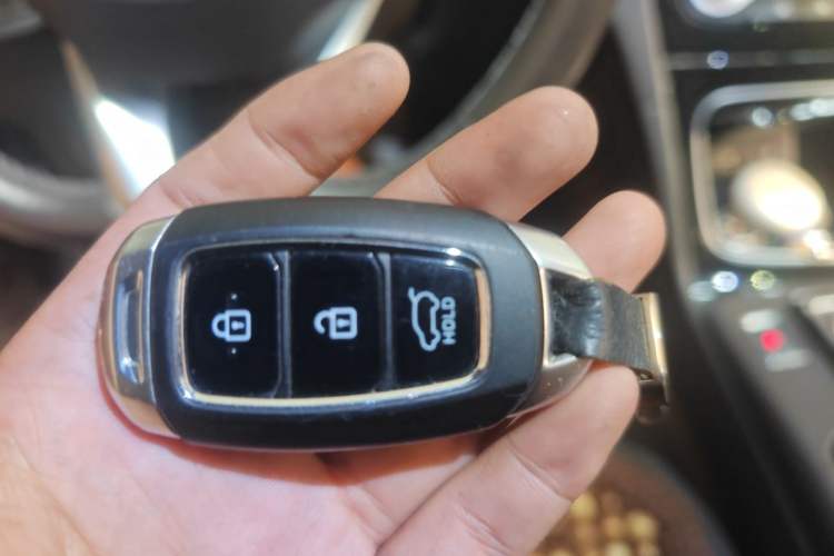 Used Hyundai Santa Fe 2020 380 TGDi Automatic All-Wheel Drive DLX HTRAC Prestige PLUS Vehicle Key