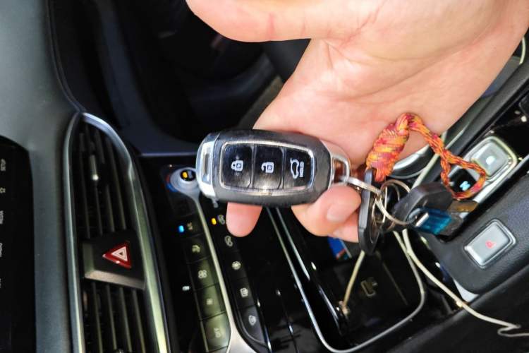 Used Hyundai Santa Fe 2020 380 TGDi Automatic Two-Wheel Drive DLX Prestige Edition PLUS Vehicle Key