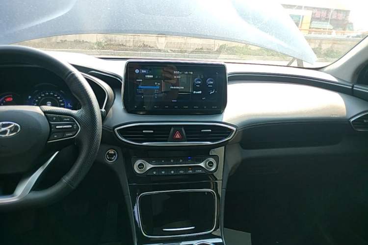 Used Hyundai Santa Fe 2020 380 TGDi Automatic Two-Wheel Drive GLS Luxury Edition Audio And AC Panel