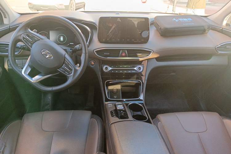 Used Hyundai Santa Fe 2020 380 TGDi Automatic Two-Wheel Drive GLS Luxury Edition Center Console