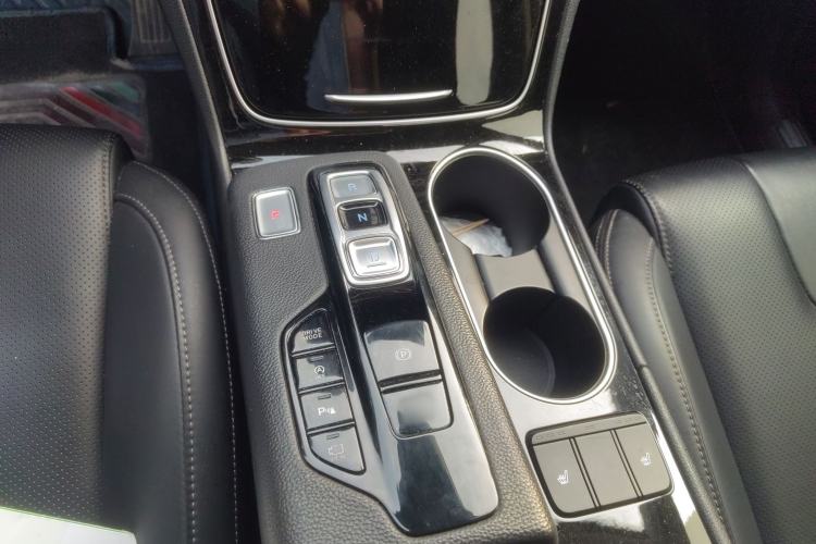 Used Hyundai Santa Fe 2020 380 TGDi Automatic Two-Wheel Drive DLX Prestige Edition Gear Lever
