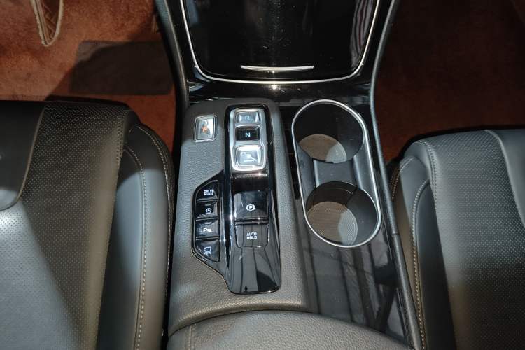 Used Hyundai Santa Fe 2020 380 TGDi Automatic Two-Wheel Drive GLS Luxury Edition Gear Lever