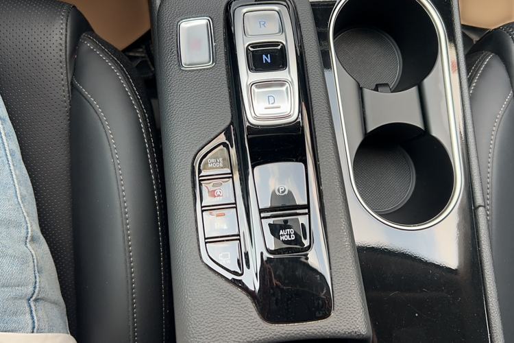 Used Hyundai Santa Fe 2020 380 TGDi Automatic Two-Wheel Drive GLS Luxury Edition Gear Lever