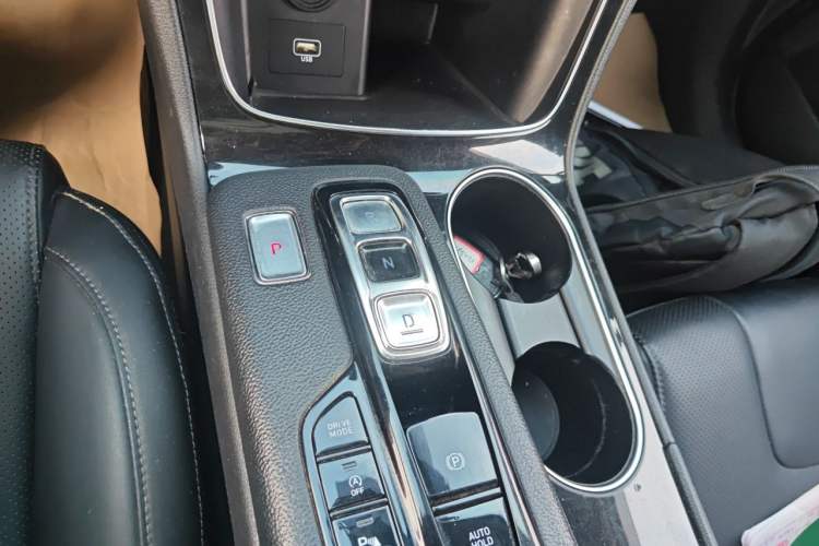Used Hyundai Santa Fe 2020 380 TGDi Automatic Two-Wheel Drive GLS Luxury Edition Gear Lever